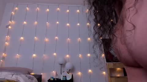 Snapshot of antoniart_ chatting on February 2, 2025, 6:15 am Antonia online show from February 2, 2025, 6:15 am