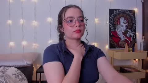 Snapshot of antoniart_ chatting on March 9, 2025, 2:18 am Antonia online show from March 9, 2025, 2:18 am