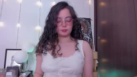 Snapshot of antoniart_ chatting on October 2, 2025, 3:13 am Antonia online show from October 2, 2025, 3:13 am