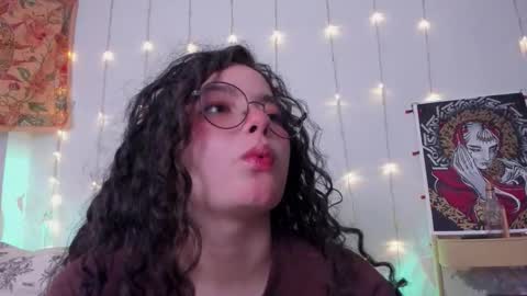 Snapshot of antoniart_ chatting on October 13, 2025, 2:22 am Antonia online show from October 13, 2025, 2:22 am