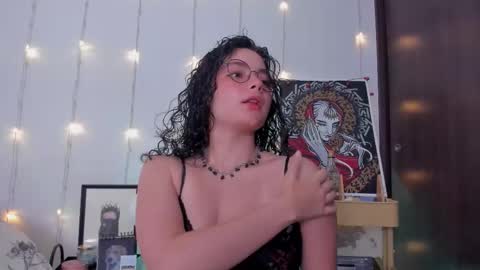 Snapshot of antoniart_ chatting on November 24, 2025, 1:49 am Antonia online show from November 24, 2025, 1:49 am