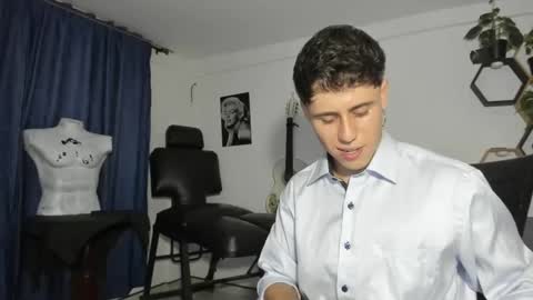 Snapshot of antonnello_ chatting on March 8, 2025, 11:39 pm antonnello_ online show from March 8, 2025, 11:39 pm