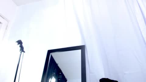 Instagram miguelangel1802  online show from April 12, 2026, 9:20 pm