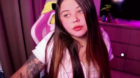   Independent model  online show from March 25, 2026, 6:03 pm