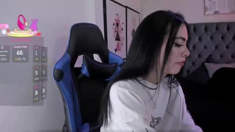 anya_belth online show from December 1, 2025, 8:25 pm