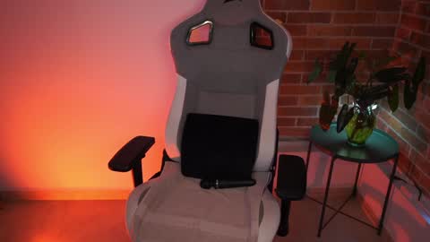 anya online show from January 2, 2025, 7:40 pm