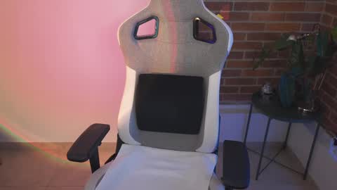 anya online show from March 8, 2025, 7:31 pm