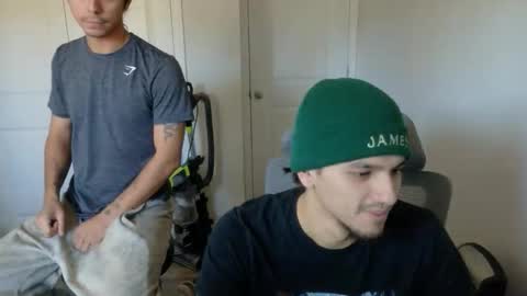 Snapshot of apachewithawebcam chatting on December 19, 2025, 5:53 pm ApacheWithWebcam online show from December 19, 2025, 5:53 pm