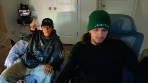 Snapshot of apachewithawebcam chatting on December 20, 2025, 8:27 pm ApacheWithWebcam online show from December 20, 2025, 8:27 pm