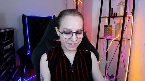 APHEX QUEEN online show from December 8, 2024, 4:07 pm