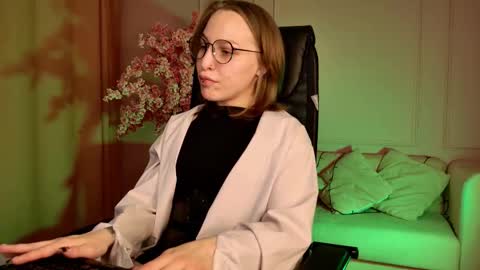 APHEX QUEEN online show from September 26, 2025, 9:13 am