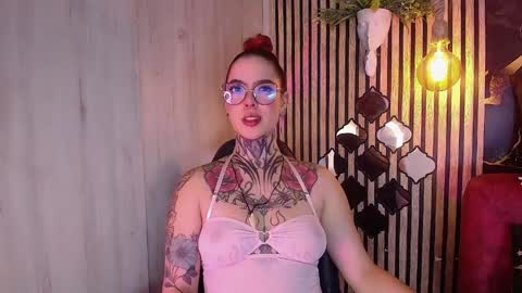 aphrodite__bloom online show from May 13, 2026, 10:17 pm