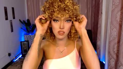 Snapshot of aphrodite_may chatting on September 14, 2025, 7:13 pm kathryn online show from September 14, 2025, 7:13 pm