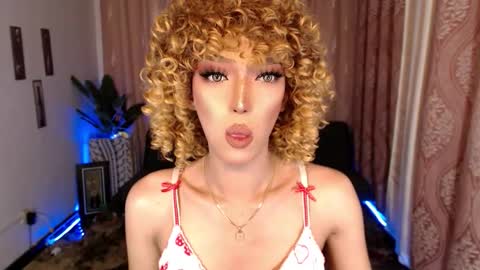 Snapshot of aphrodite_may chatting on September 18, 2025, 7:38 pm kathryn online show from September 18, 2025, 7:38 pm