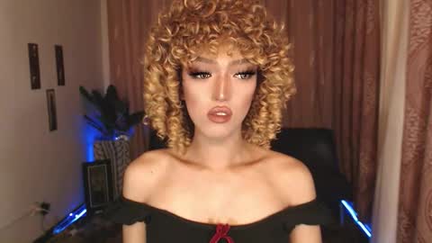 Snapshot of aphrodite_may chatting on September 22, 2025, 11:29 pm kathryn online show from September 22, 2025, 11:29 pm