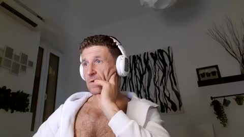 apollobest77 online show from February 13, 2025, 8:03 pm