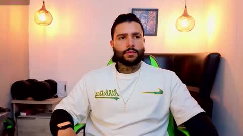 Snapshot of apolo_ryder chatting on May 11, 2026, 10:18 pm APOLO online show from May 11, 2026, 10:18 pm