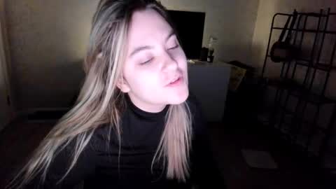 appleyummybuns online show from October 29, 2025, 12:51 pm