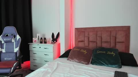 april collinsxx online show from October 16, 2025, 10:00 pm