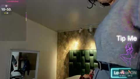  April  online show from December 4, 2025, 11:52 am