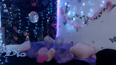 april_l6 online show from February 6, 2026, 12:04 am