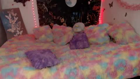 april_l6 online show from June 1, 2026, 9:05 pm