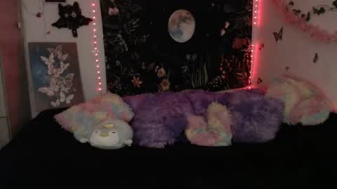 april_l6 online show from July 3, 2026, 10:38 pm
