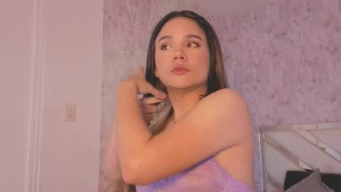 Isabella online show from April 15, 2026, 8:31 pm