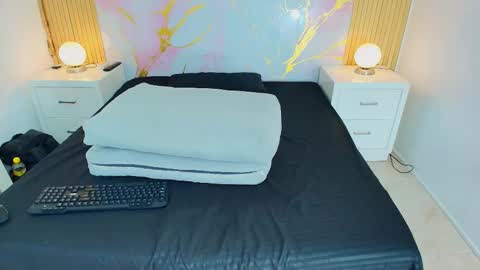 aprillross online show from February 4, 2026, 12:11 pm