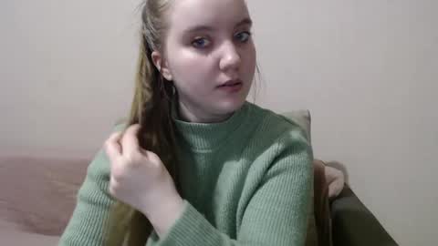 Josefin online show from December 15, 2024, 11:01 am