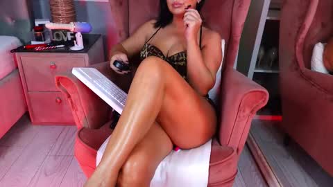 AQueenMonica online show from November 23, 2025, 6:30 pm