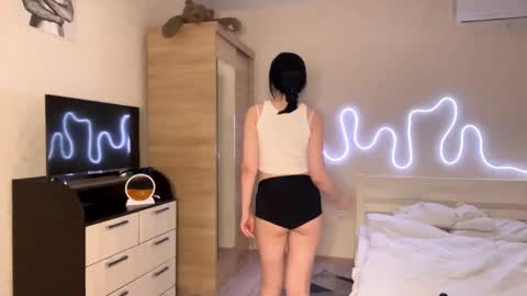 Emi online show from April 7, 2026, 4:51 pm