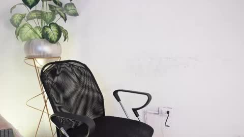   online show from February 27, 2025, 7:44 am