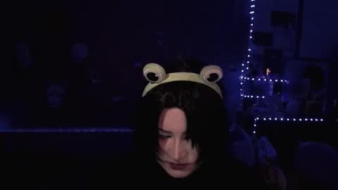 Ahri online show from September 28, 2025, 6:13 pm