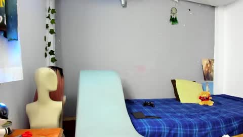 Snapshot of ari_uchis chatting on July 20, 2026, 1:42 am Annie online show from July 20, 2026, 1:42 am