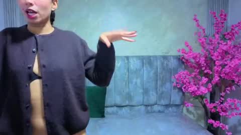 Ari online show from April 15, 2026, 1:07 pm