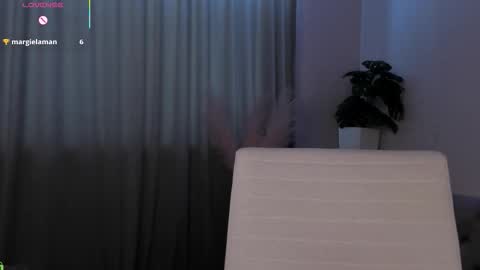 aria_mila online show from March 27, 2026, 8:26 am