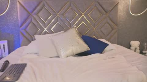 I OOT online show from September 10, 2025, 8:09 pm