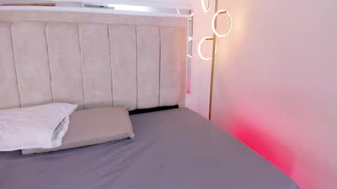 Angelica online show from September 23, 2025, 1:03 pm