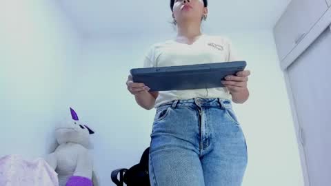 ariacoral online show from March 30, 2026, 1:23 pm