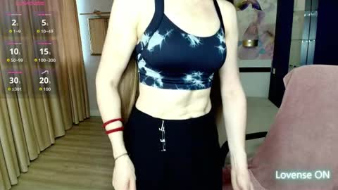 Snapshot of ariagrays chatting on April 1, 2026, 12:17 pm AriaGray online show from April 1, 2026, 12:17 pm