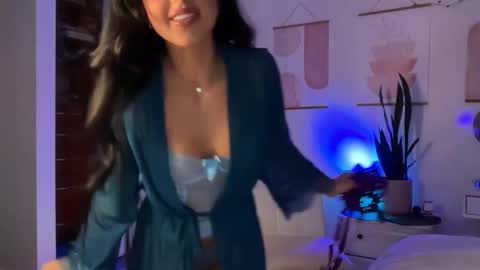 Aria  online show from October 27, 2025, 2:04 am