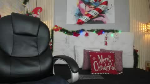 Snapshot of ariana__rosse chatting on December 19, 2025, 12:12 pm Ari online show from December 19, 2025, 12:12 pm