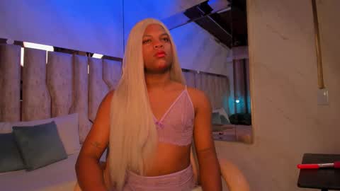 Snapshot of ariana_grande233 chatting on February 11, 2026, 11:37 am ariana_grande233 online show from February 11, 2026, 11:37 am