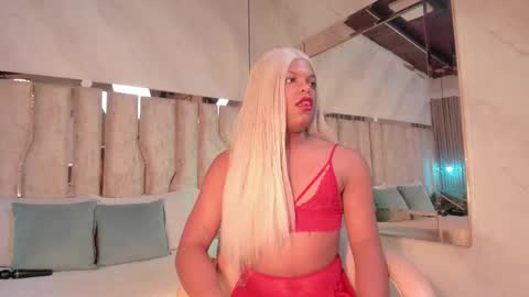 ariana_grande233 online show from March 4, 2026, 11:49 am