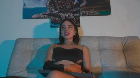 ariana_whitee online show from May 31, 2026, 8:10 am