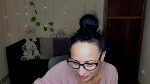 Snapshot of arianna_tifany chatting on December 17, 2024, 4:11 pm Arianna online show from December 17, 2024, 4:11 pm