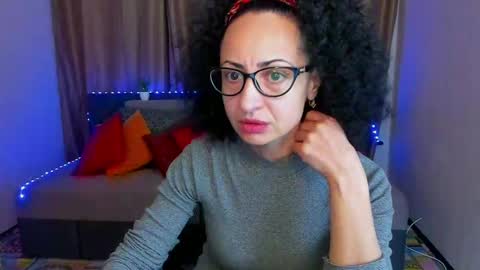 Snapshot of arianna_tifany chatting on December 18, 2024, 6:21 am Arianna online show from December 18, 2024, 6:21 am