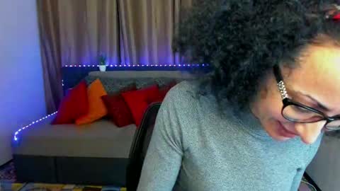 Snapshot of arianna_tifany chatting on December 18, 2024, 9:25 am Arianna online show from December 18, 2024, 9:25 am