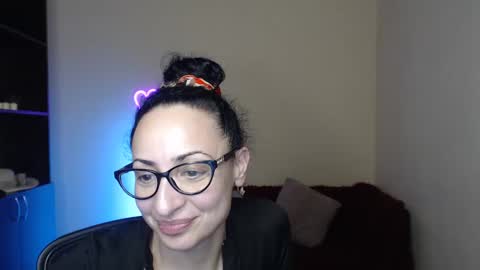 Snapshot of arianna_tifany chatting on February 4, 2025, 9:41 pm Arianna online show from February 4, 2025, 9:41 pm